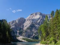 Ausblick von einer Seeausbuchtung am Pragser Wildsee